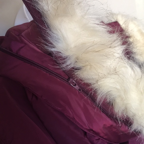 Forever 21 Burgundy Puffer Jacket - Picture 4 of 8